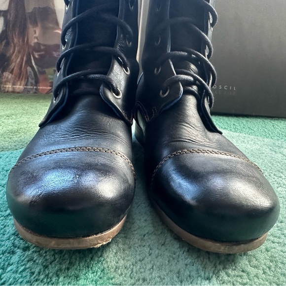 Fluevog EXCELLENT BBC Radio black lace-up boot w/ blue details - 8 (narrow) - Picture 6 of 16